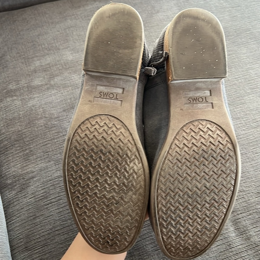 Tom’s booties - Picture 3 of 5